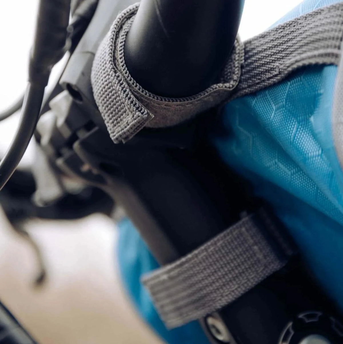 Bike Phone Pouch Clear Touchscreen Water-Resistant Velcro Handlebar Mount